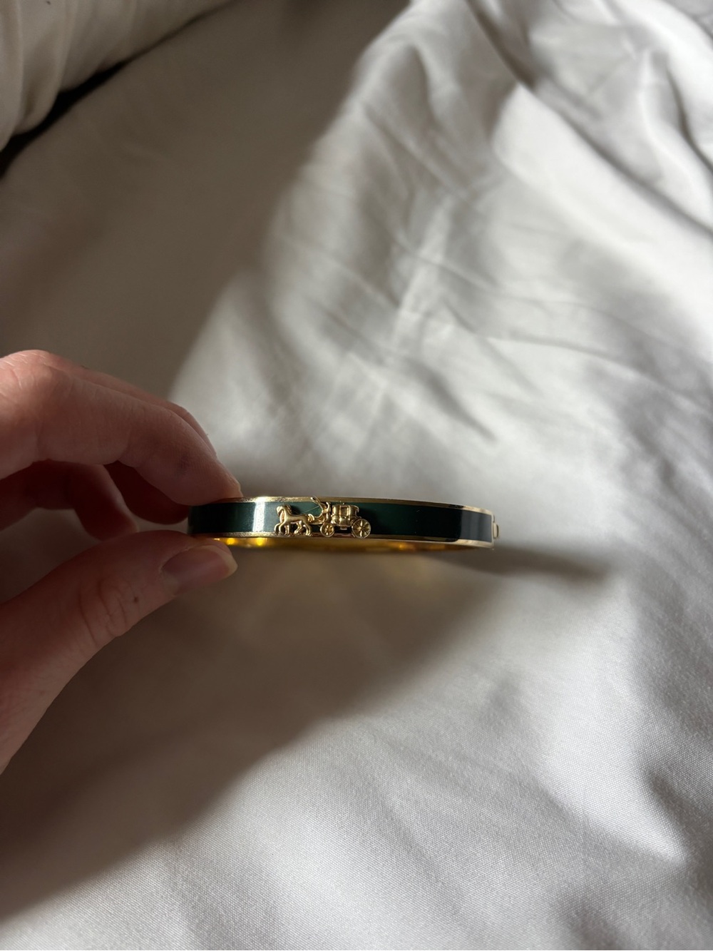Dark Green & Gold Coach Clasp Bangle with Horse and Carriage - Picture 3 of 8